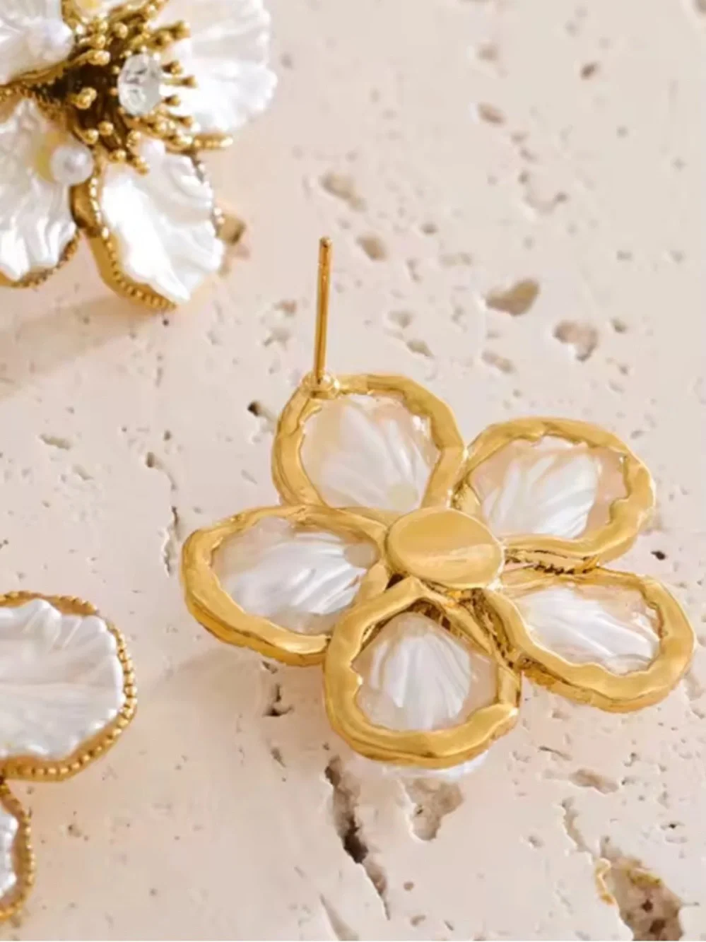 White Floral Crystal Stud Earrings